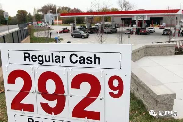 原标题：能源资讯|欧佩克尚未聚首 能源价格已跌至新低            12 欧佩克尚未聚首  能源价格已跌至新低  【据UPI网6月19日报道】分析师称，随着油价下跌，美国燃料消费价格也出现走低，但按相对价格计算，今年夏季仍可能保持高位。 美国汽车协会（U.S. motor club AAA）报告显示，周二每加仑普通无铅汽油的全国零售均价为2.89美元，比周一低1美分