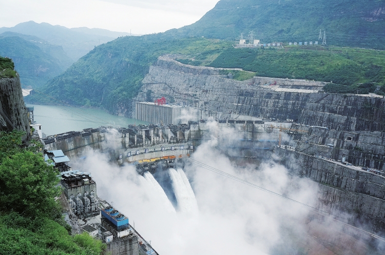 
　　溪洛渡水電站為國家“西電東送”骨干工程。　歐陽婷婷 攝

　　隨著云南省內(nèi)水電大規(guī)模集中投產(chǎn)，同期省內(nèi)用電需求增速顯著放緩，水電消納問題凸顯