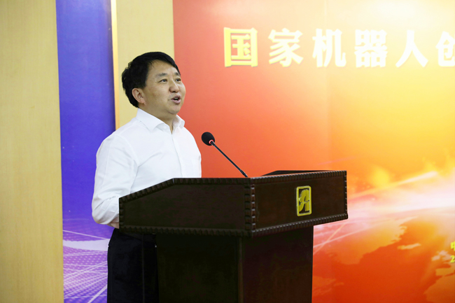 　　【中国仪表网 仪表会议】2018年6月19日，国家机器人创新中心启动会在沈阳举行，工业和信息化部副部长罗文出席会议并讲话。辽宁省副省长崔枫林、沈阳市市长姜有为出席启动会