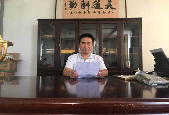 原标题：全量新能源公司以技术创新践行工匠精神            人民网消息 “我们通过技术创新，研发新型正极材料并实现量产化，不仅提升了锂电池的能量密度和使用寿命，还使生产成本进一步下降。”广东省汕头市全量新能源科技有限公司（以下简称全量新能源）董事长全洪刚近日在接受采访时这样说