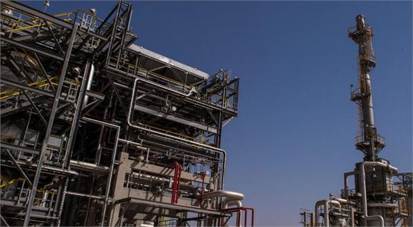 原标题：世界经济论坛：能源行业供应链面临网络攻击风险与日俱增            随着能源部门对软件组件的依赖日益全球化和日益复杂，供应链风险已经演变并扩大。 虽然能源部门的网络供应链问题已经被认识和研究了好几年，但它们仍然存在