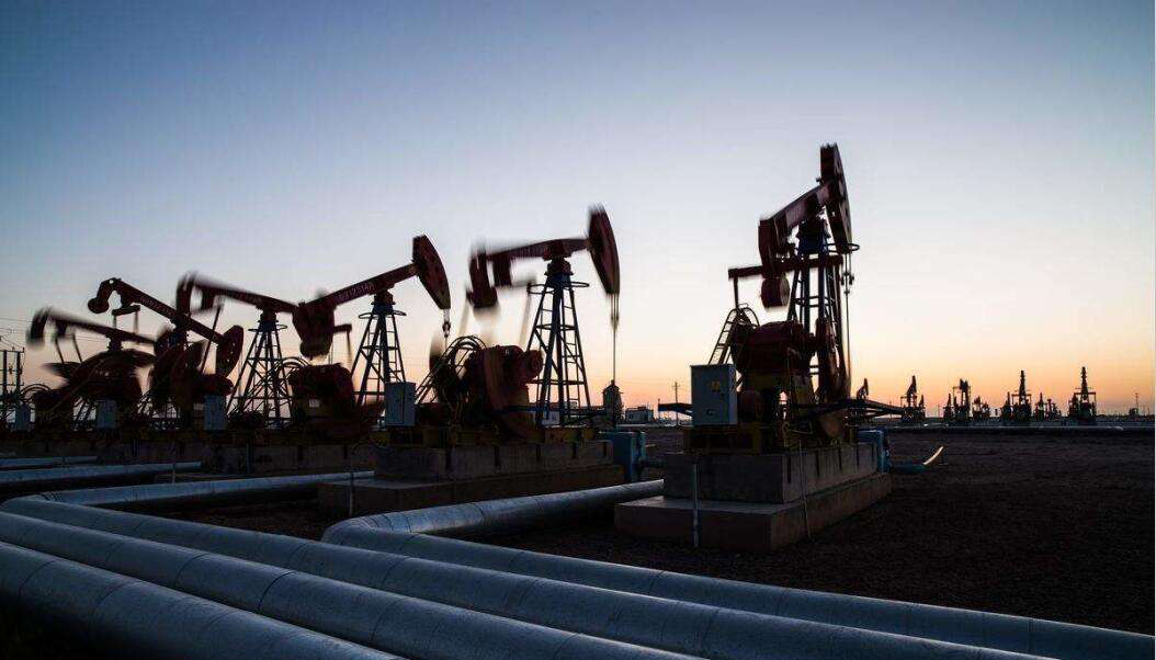 原标题：坐拥2270亿桶石油！“巴铁”变身成油气大国，中国投巨资帮开采！                 随着全球人口中心的变化和人口增加，世界石油和天然气需求将继续稳步增长，与此同时生产也在不断增长。根据《全球油气发现回顾》数据显示，2017年第四季度，在全球油气资源发现上，俄罗斯以10处发现领先，澳大利亚以7处发现紧随其后，哥伦比亚为4处，而巴基斯坦和英国各发现3处油气资源位列第五位