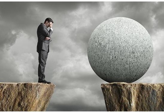 原标题：五大发电火电业务10年来再现整体亏损             日前，中电联发布2018年度《中国电力行业年度发展报告》。根据中电联统计，2017年全国规模以上火电企业仅实现利润207亿元，比上年同期下降83.3%；受此影响，发电企业利润同比下降32.4%