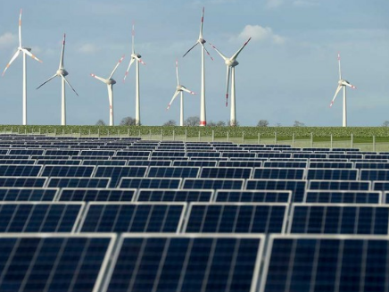 原标题：10淘金：法国将投100亿欧元支持民用核工业和可再生能源创新            2018年6月27日 10淘金讯 法国经济和财政部长布鲁诺·勒梅尔26日在法国巴黎出席第三届世界核工业展览会时说，核电在长期内仍然不可或缺，法国将投资100亿欧元支持民用核工业和可再生能源创新。  勒梅尔认为，可再生能源发展并不会削弱法国的核工业