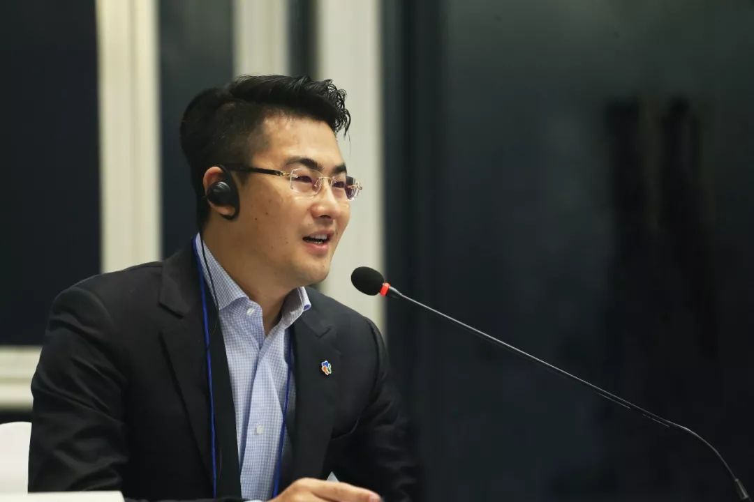 原标题：蒋承志受邀参加第六届中韩工商领袖合作论坛并发言            6月26日，由中国国际跨国公司促进会、韩国全国经纪人联合会和济州论坛合办的第六届中韩工商领袖合作论坛在韩国济州岛举行。投资人、远东控股集团董事、党委副书记、远东智慧能源股份有限公司（简称：智慧能源 股票代码：600869）董事长蒋承志作为中国企业家代表受邀出席并作主题演讲，这是远东对外合作的一个契机，同时彰显了远东综合实力和国际竞争力