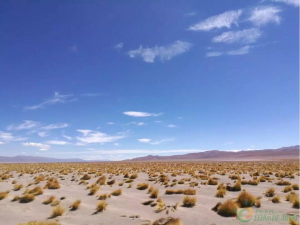 　　&nbsp;位于阿根廷Jujuy省的Cauchari 300MW光伏电站项目目前正在火热建设中，这是阿根廷最大的光伏电站项目，全部采用华为智能光伏解决方案。　　　　该光伏电站位于海拔4000米的高原上，日照充足，自然条件极为优越