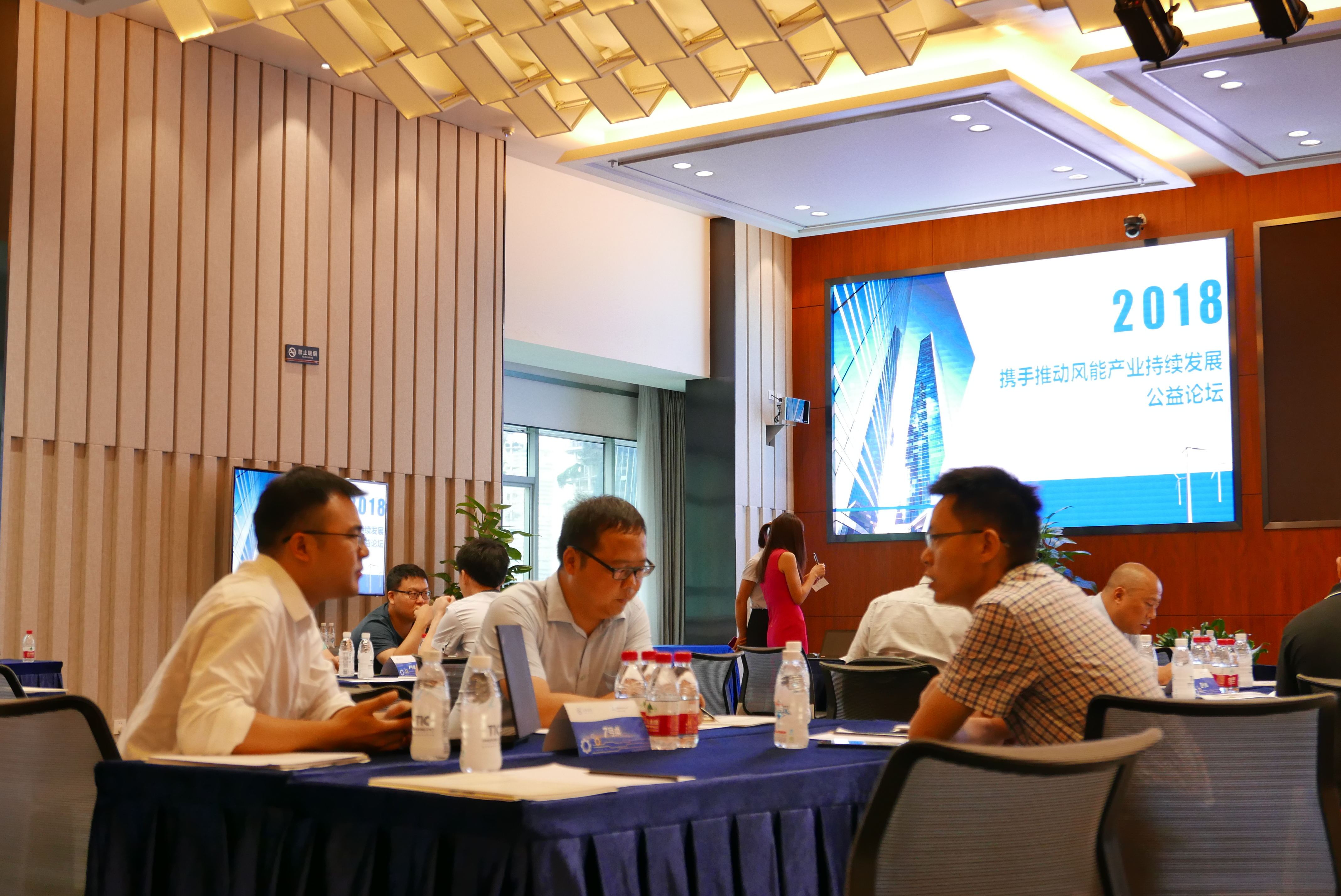 原标题：成都国检携手TÜV莱茵在蓉举行新兴产业主题论坛            6月28日至29日，成都（国家）产品质量监督检验研究院（以下简称“成都国检”）与全球领先的第三方检验、检测和认证机构德国莱茵TÜV集团（以下简称“TÜV莱茵”）在蓉携手举办“风能产业持续发展”和“智能制造及工业机器人”主题论坛。  论坛邀请到四川省能源局、中国农机工业协会风力机械分会等单位的有关领导，与成都国检、TÜV莱茵以及相关科研单位和企业界的人士一起，围绕风电行业的发展现状、智慧互联、智能化、可靠性提升、人才培训等话题展开