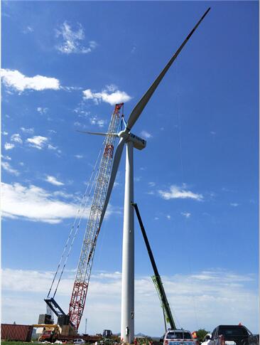 　　6月28日上午，上海电气莱州薛家风电项目首台风机吊装成功。　　华电莱州薛家项目将安装25台上海电气2MW风电机组