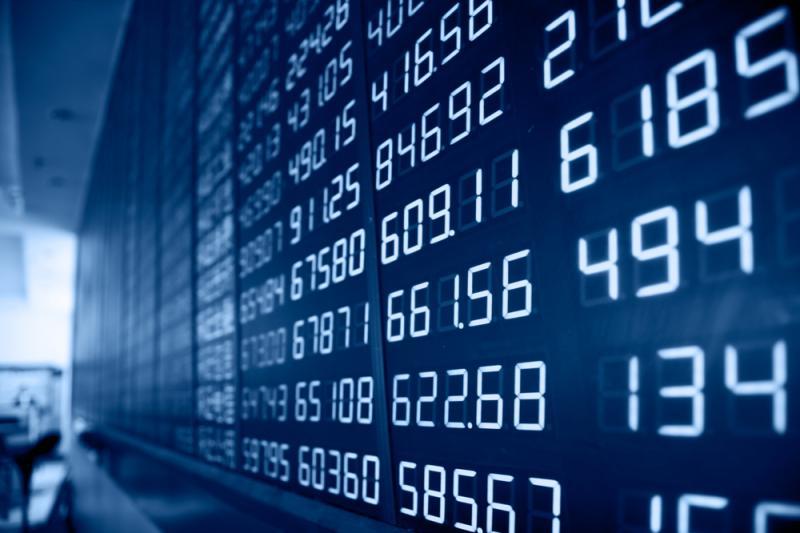 原标题：澳股收评：2018财年收尾 澳交所日跌0.3%            来源：《澳华财经在线》编辑：R.Wang 文章类型：原创   ACB News《澳华财经在线》6月29日讯 周五，澳股开盘失守并持续下挫，虽于午间有所回暖，但在尾盘又遭到一波急跌。盘面上除材料板块维稳外，余下板块均遭到杀跌，其中，受权重股血浆巨头CSL（CSL）的拖累，医疗健康板块下滑0.7%，此外金融（-0.6%）、工业（-0.5%）及能源（-0.4%）板块跌幅同样靠前