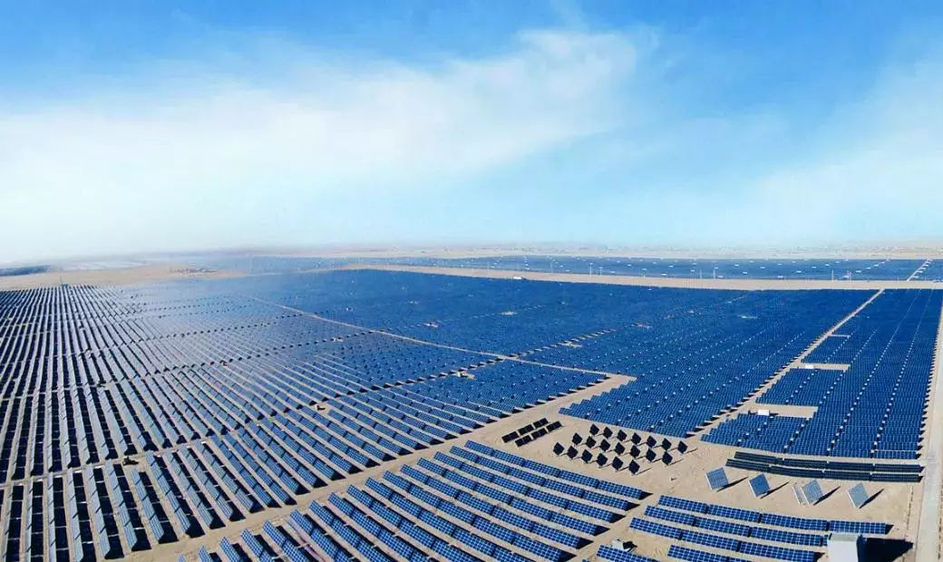 原标题：国家能源局：光伏发电推进能源革命 青海争做排头兵            作者：吴昊 6月27日，“清洁能源发展-光伏产业技术创新与政策研究论坛”在青海西宁召开。国家能源局监管总监李冶在致辞中表示，光伏发电在推动我国能源转型中发挥了重要作用，并成为推进能源革命的重要力量，他指出，青海省要保持良好发展势头，争做推动光伏高质量发展的排头兵