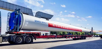                                         
	　　6月27日，東方電氣風電有限公司（簡稱東方風電）在天津基地舉行埃塞俄比亞阿伊薩II期項目發(fā)運儀式，由東方風電提供的DF103-2500型直驅(qū)風力發(fā)電機組以及配套的DEW-B505A-2500型葉片穿著DEC的盛裝，即將出發(fā)前往埃塞俄比亞，執(zhí)行清潔能源輸送使命。

	

	　　在國家 “一帶一路”倡議下，作為“兩優(yōu)”貸款項目，阿伊薩II期風電EPC總包項目最終落地，東方國際