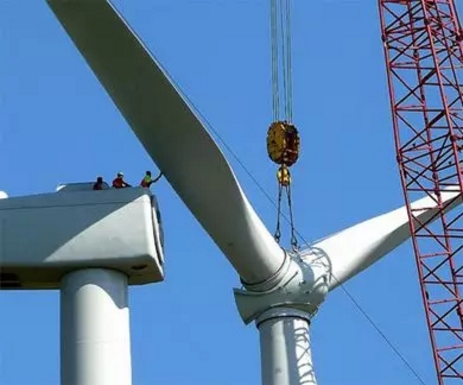 　　近日，韓國政府已選擇斗山重工作為開發(fā)8MW海上風電機組項目的主承包商。該項目為期4年，由韓國能源技術評估與規(guī)劃研究院贊助，斗山重工是該項目所選定的5個組織成員之一