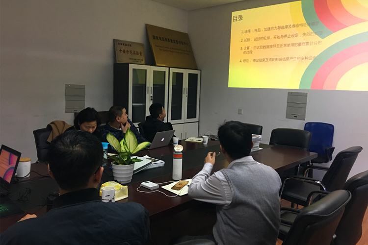 　　【中国仪表网 仪表产业】近日，浙江省计量院专业技术人员开展调研交流，进一步完善电能计量产品可靠性试验评估与分析研究方案，提升全省电能计量产品竞争力。  　　智能电能计量产品是智能电网中的重要计量器具，在用电信息采集、贸易结算等方面发挥了重要作用