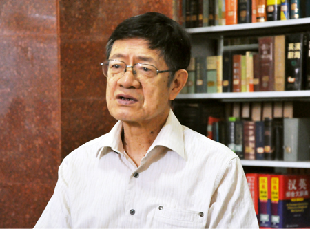 
　　中国40年经济改革开放始终沿着这两条主线不断深化：
　　第一条主线是推进所有制结构的调整和改革。
　　第二条主线是经济运行机制的转轨和改革