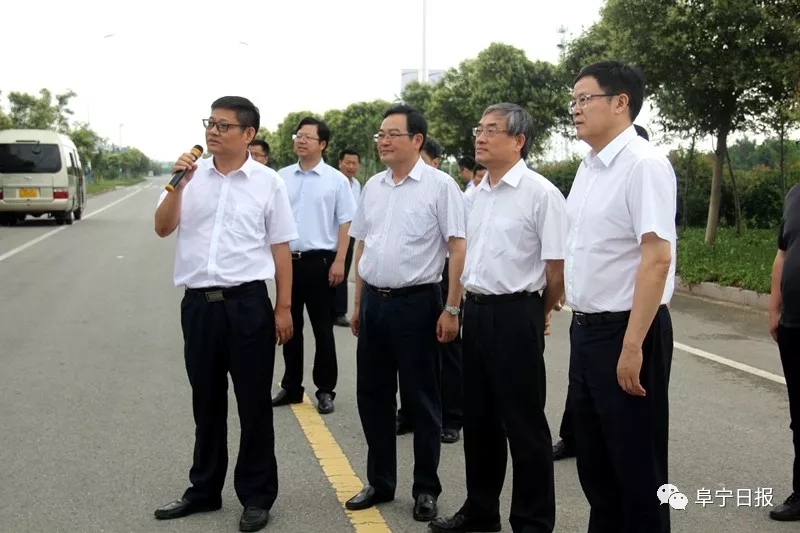 　　:6月28日，中海油气电集团有限责任公司总经理、党委副书记邱健勇带队来阜考察，就中海油燃机热电联产项目工作推进进行交流、协调。县委书记顾云岭介绍相关情况，中海油江苏天然气有限责任公司党委书记、总经理俞琥，县重大项目储备领导小组组长陈平参加活动