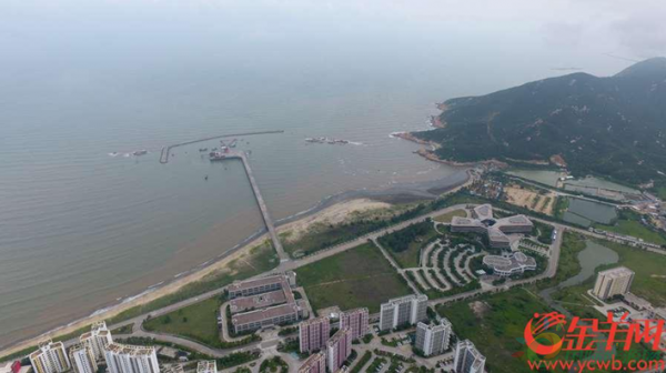 
                    　　近日，中國廣核集團臺山核電1號機組主控室大屏幕上顯示帶初始負荷運行，臺山核電1號機組首次并網(wǎng)發(fā)電成功。臺山核電1號機組也由此成為全球首臺實現(xiàn)并網(wǎng)發(fā)電的EPR三代核電機組