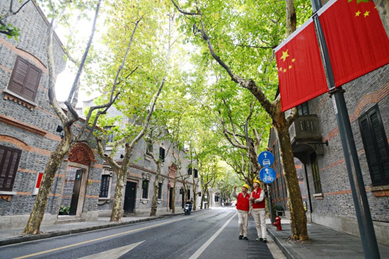 　　编者按：在迎来改革开放40周年之际，为铭记上海产业在艰难中起步，在探索中发展，在新的起点上扬帆再启航，传承上海产业工人迎难而上、无私奉献的精神，上海市经济和信息化工作党委与人民网上海频道、上海广播电台、解放日报社，联合推出“改革开放再出发，上海制造新征程”主题报道活动。活动贯穿全年，在人民网上海频道、上海市经济和信息化党建网、“上海经信委”、“人民网上海”微信公众号、上海广播电台990早新闻、《今晚》栏目等平台陆续推出