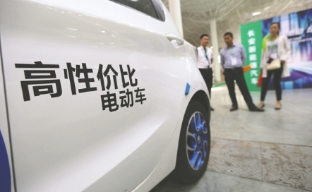 　　 據(jù)中國汽車工業(yè)協(xié)會最新統(tǒng)計數(shù)據(jù)顯示，今年前5月，我國新能源汽車產(chǎn)銷均超過30萬輛，比上年同期分別增長122.9%和141.6%，和傳統(tǒng)燃油車銷量微增長形成鮮明對比，新能源汽車依舊保持了高增長態(tài)勢。可以確定的是，新能源汽車當(dāng)下的大好形勢和國家政策的支持密不可分，特別是作為核心推動力之一的新能源汽車補(bǔ)貼政策，更是功不可沒