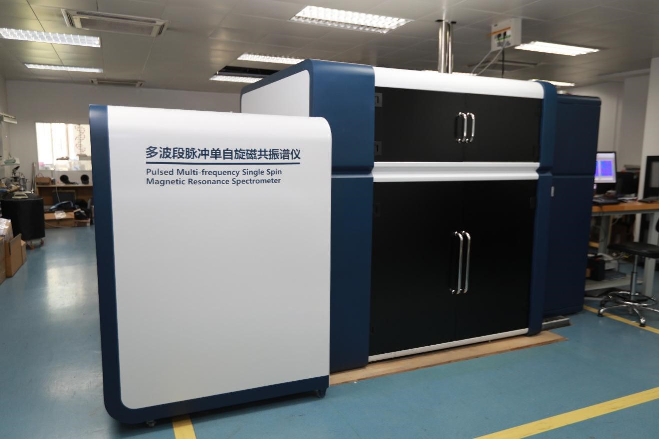 　　【中国仪表网 仪表研发】2018年6月15日，中国科学技术大学承担的国家重大仪器研制项目(部门推荐) “多波段脉冲单自旋磁共振谱仪研制”结题验收会议在安徽合肥召开。国家自然科学基金委员会(以下简称”基金委”)相关负责人、中科院条件保障与财务局相关负责人、项目验收专家组、项目监理组、技术验收组、财务验收组、档案验收组、中国科学技术大学相关负责人、项目组全体成员等50余人参加了验收会