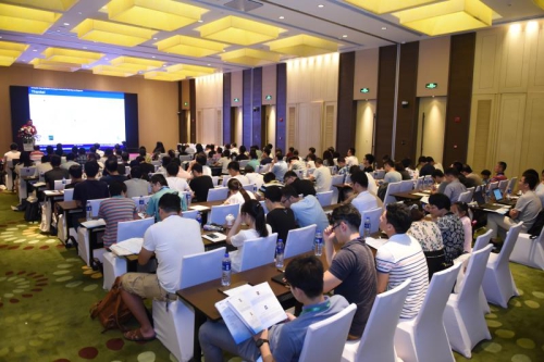 　　【中国仪表网 仪表会议】为推动我国光谱成像技术的应用与发展，推进光谱成像技术前沿探索研究，促进光谱成像技术的创新及多领域应用，“第二届光谱成像技术应用与发展国际会议 & 学术论坛——光学感知与智能光学”于7月5日至6日在陕西西安隆重举行。本次会议由中国科学院西安光学精密机械研究所主办，中国科学院光谱成像技术重点实验室承办，得到了中国科学院的大力支持