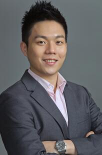 　　赋能数字化未来，施耐德电气助力用户领跑能源新时代 　　中国电力新闻网 记者 于海江 　　“面对一个更加电气化、数字化、分散化和低碳化的时代，施耐德电气正在加快转型步伐，从趋势中探索机遇并创造更多可能性，积极响应‘能源新世界’的需求。”施耐德电气能源事业部战略与市场副总裁张宗明日前在于杭州举办的“赋能数字化转型——2018施耐德电气创新峰会”上接受中电传媒记者采访时表示