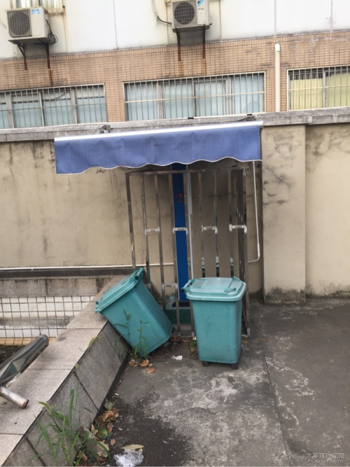 原標(biāo)題：能場(chǎng)鏈ENB從根本上解決充電亂樁現(xiàn)象            為全面貫徹國(guó)家新能源汽車(chē)發(fā)展戰(zhàn)略部署,國(guó)家發(fā)展和改革委員會(huì)印發(fā)了《電動(dòng)汽車(chē)充電基礎(chǔ)設(shè)施發(fā)展指南》,內(nèi)容中提到“鼓勵(lì)社會(huì)參與,創(chuàng)新發(fā)展模式,發(fā)揮市場(chǎng)作用”;“系統(tǒng)科學(xué)地構(gòu)建高效開(kāi)放、與電動(dòng)汽車(chē)發(fā)展相適應(yīng)的充電基礎(chǔ)設(shè)施體系,保障和促進(jìn)電動(dòng)汽車(chē)產(chǎn)業(yè)健康快速發(fā)展”;“加強(qiáng)我國(guó)充電基礎(chǔ)設(shè)施發(fā)展的頂層設(shè)計(jì),講充電設(shè)施放在更加重要的位置,從發(fā)展全局的高度進(jìn)行整體統(tǒng)籌?！?“適度超前建設(shè),推進(jìn)充電基礎(chǔ)設(shè)施科學(xué)發(fā)展