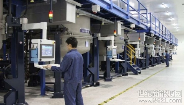 中国多晶硅和硅片生产商大全新能源公司已感受到近期中国政府太阳能装机量政策变化带来的重大影响，2018年二季度，公司硅片出货量大幅下跌了50％。



大全已将2018年二季度的硅片出货量指导值修订至约950万-1000万片，低于此前1500万-2000万片的指导值