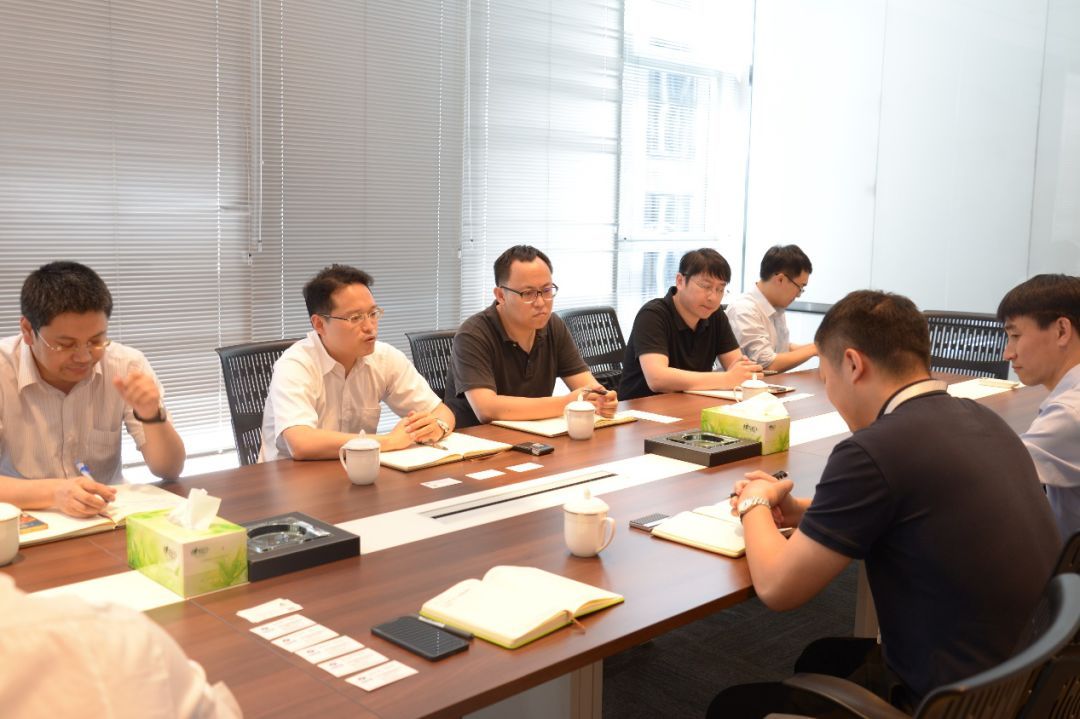 原標(biāo)題：【集團(tuán)新聞】中國(guó)電建集團(tuán)租賃公司領(lǐng)導(dǎo) 到訪智慧能源集團(tuán)            6月19日，中國(guó)電建集團(tuán)租賃有限公司風(fēng)險(xiǎn)管理部主任許海文一行到訪智慧能源集團(tuán)（以下簡(jiǎn)稱“集團(tuán)”），就智慧能源平臺(tái)旗下業(yè)務(wù)資金需求、合作模式進(jìn)行了交流座談。 座談中，雙方就北京智慧能源微網(wǎng)有限公司項(xiàng)目運(yùn)作和投資模式進(jìn)行了詳細(xì)探討