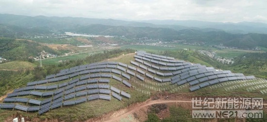 近日，由猛狮科技旗下江苏峰谷源储能技术研究院有限公司建设的云南楚雄州大姚县仓街农光互补光伏发电项目正式并网发电。



据了解，该项目属“云南省2017年新增计划规模光伏项目”，位于大姚县金碧镇仓街、妙峰、胡屯村委会一带的山坡上，总规模为20MWp，覆盖面积约500亩