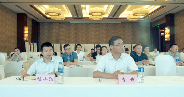 　　 7月17日至18日，由中電聯(lián)電力發(fā)展研究院主辦的微電網(wǎng)系列標(biāo)準(zhǔn)宣貫會議在北京召開?！　?月17日至18日，中電聯(lián)微電網(wǎng)系列標(biāo)準(zhǔn)宣貫會在京舉辦