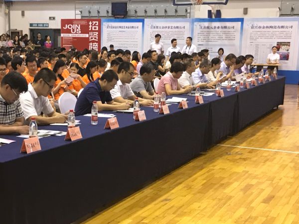 
	
                    
	7月20日，由中共宜兴市委、宜兴市人民政府主办，宜兴市科技和人才工作领导小组、宜兴团市委、宜兴市人社局、宜兴市教育局承办的“青凤来宜 梦圆陶都”——2018年宜兴籍优秀学子家乡行活动在宜兴市体育馆举行。宜兴市市委常委、组织部长余俊慧，宜兴团市委、宜兴市人社局、宜兴市教育局等相关领导出席活动，远东智慧能源股份有限公司（简称：智慧能源 股票代码：600869）人力资源部高级总监陶存书参会并发言，投资人、电缆产业人