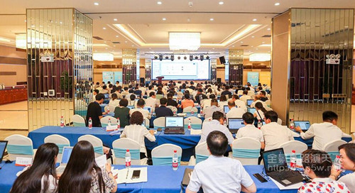 原標題：新疆投資者集體接待日活動成功舉行 滬深兩市53家上市公司超百位高管出席            　　全景網(wǎng)7月23日訊 “有效溝通 真誠互動——新疆轄區(qū)上市公司2018年度投資者網(wǎng)上集體接待日”活動本周一在新疆烏魯木齊舉辦，53家滬深上市公司逾百位企業(yè)高管參加本次活動，通過全景網(wǎng)互動平臺與投資者進行了熱烈高效的互動交流。                  活動現(xiàn)場圖片  本次新疆轄區(qū)上市公司網(wǎng)上集體接待日活動以“有效溝通 真誠互動”為主題，由新疆上市公司協(xié)會、深圳市全景網(wǎng)絡有限公司主辦，中國證監(jiān)會新