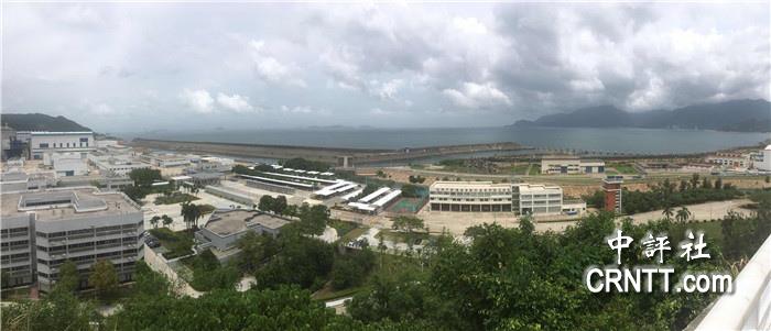 　　“海峡两岸记者特区行”联合采访团24日赴深圳中广核集团采访，一探大亚湾核电基地风采。 　　大亚湾站依山傍海，风景如画