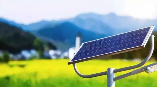                                         
	　　Facebook將資助六個(gè)大型太陽能項(xiàng)目的建設(shè)，以抵消其普賴恩維爾市（Prineville）數(shù)據(jù)中心園區(qū)的用電量，該公司表示將產(chǎn)生足夠的清潔電力來運(yùn)行該站點(diǎn)的所有五個(gè)數(shù)據(jù)中心。

	　　位于普賴恩維爾市中心以南的兩個(gè)太陽能項(xiàng)目，以及位于猶他州太平洋電力公司的電網(wǎng)的四個(gè)太陽能項(xiàng)目，將產(chǎn)生437兆瓦的電力
