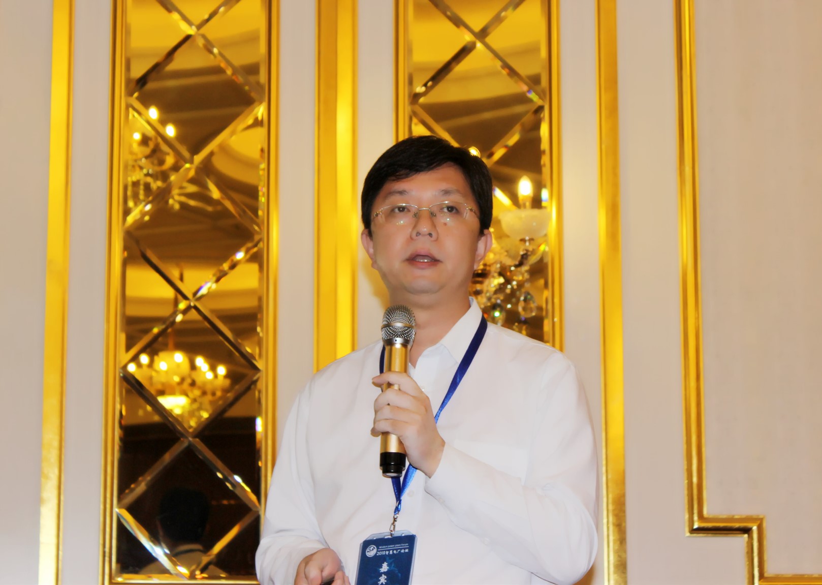 　　“煤炭在未来相当长的时期仍将是我国的基础能源。在这个基础能源上，一方面未来的增量要继续增加，但是主要要靠清洁能源来提高整个能源消费的增量