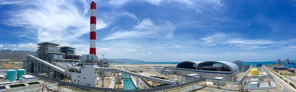 　　 日前，由中国能源建设集团有限公司旗下的广东省电力设计研究院有限公司和广东火电工程有限公司联合总承包建设的，越南永新燃煤电厂一期2台62万千瓦工程（以下简称“永新一期项目”）1号机组正式投入商业运营。　　永新一期项目是中越两国领导人见证签署合作项目，是中越经贸合作五年发展规划和陆上基础设施合作五年规划的重点产能合作项目，也是践行“一带一路”倡议、促进大湄公河次区域电力开发合作的重点项目
