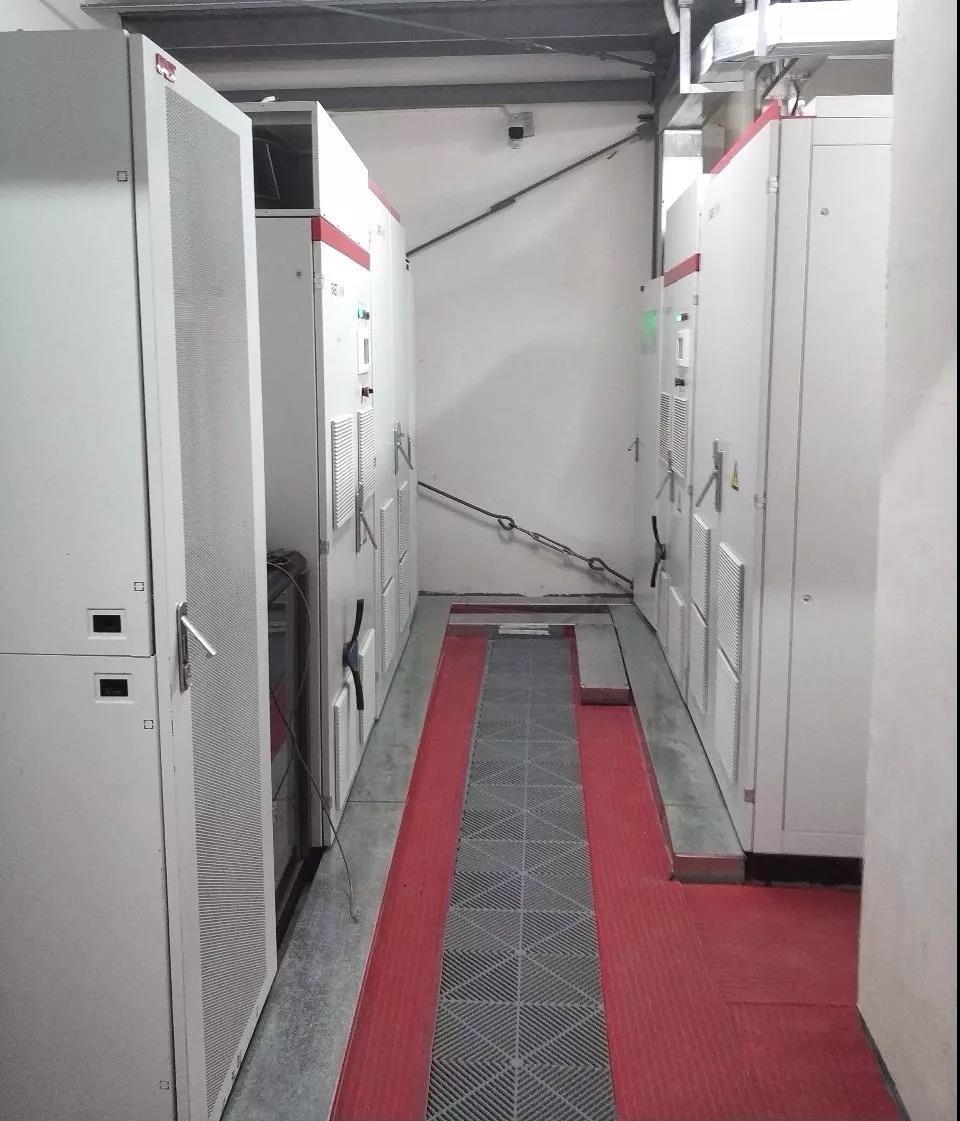 
	中國儲能網訊：隨著目前用戶側電力市場改革的推進，以及綜合能源服務，售電業(yè)務，分布式光伏市場化的快速發(fā)展，工商業(yè)儲能市場需求越來越明確，商業(yè)模式也越來越清晰。


	首先，儲能電池價格的大幅下降促進工商業(yè)儲能收益率越來越好