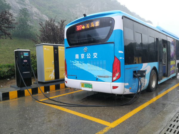 
	
                    
	近日，远东智慧能源股份有限公司（简称：智慧能源 股票代码：600869）全资子公司远东电缆有限公司（简称：远东电缆）自主研发的充电桩电缆成功完成真实工况试验。此次试验从客户真实使用工况出发，进行分析、讨论，采用高于标准要求而设计的真实工况模拟试验