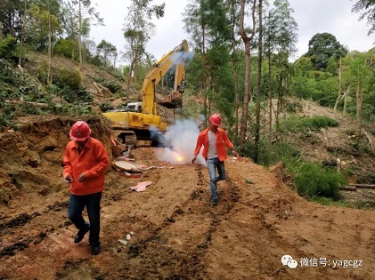 　　昨天上午，永安市首個(gè)內(nèi)陸風(fēng)電項(xiàng)目三峽新能源永安貢川（48MW）風(fēng)電項(xiàng)目正式動(dòng)工建設(shè)，預(yù)計(jì)年底可實(shí)現(xiàn)110kV升壓站竣工。項(xiàng)目建成后，年可利用小時(shí)數(shù)達(dá)2094小時(shí)，預(yù)計(jì)年上網(wǎng)電量1.05億千瓦時(shí)，直接向三明和永安地區(qū)負(fù)荷供電，實(shí)現(xiàn)能源資源的合理開發(fā)利用和優(yōu)化配置