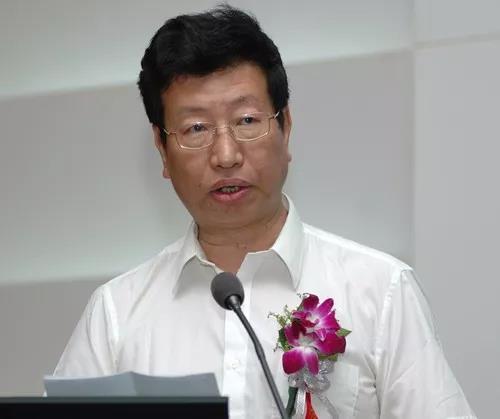 　　為認(rèn)真貫徹落實(shí)中央《關(guān)于打贏脫貧攻堅(jiān)戰(zhàn)三年行動(dòng)的指導(dǎo)意見》精神，把村級(jí)光伏扶貧電站建設(shè)工作落實(shí)落細(xì)，向縱深推進(jìn)。7月31日，國(guó)務(wù)院扶貧辦、國(guó)家能源局在安徽金寨召開全國(guó)村級(jí)光伏扶貧電站建設(shè)管理工作會(huì)