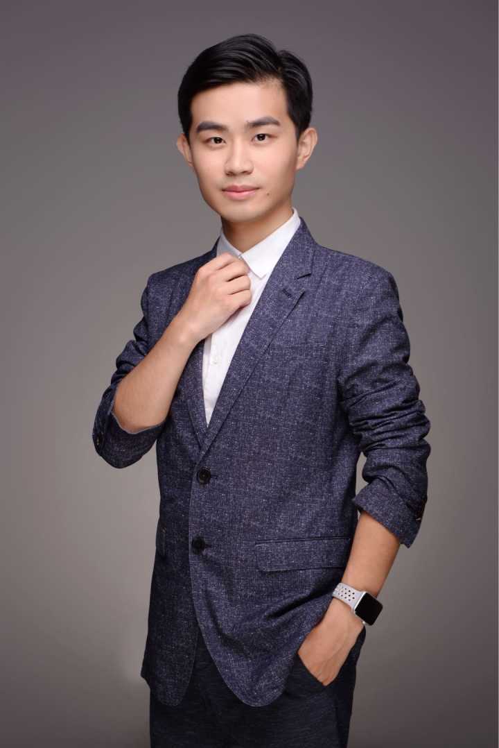 原標(biāo)題：公司估值破億，這位重大學(xué)生上了福布斯中國(guó)“30歲以下精英榜”            上游新聞·重慶商報(bào)記者 陳竹 8月2日，福布斯中國(guó)公布了2018年中國(guó)“30位30歲以下精英”榜單(簡(jiǎn)稱福布斯中國(guó)30 Under 30)。600位青年才俊入選，成為今年的新星