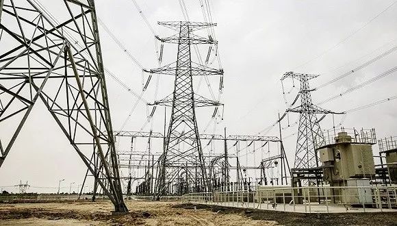 原標(biāo)題：電量電價(jià)雙升 華能國(guó)際上半年凈利增1.7倍            上半年能源消費(fèi)較快增長(zhǎng)，二季度以來(lái)，煤炭、電力和天然氣消費(fèi)淡季不淡特征明顯。  自2016年、2017年連續(xù)兩年凈利下滑后，作為中國(guó)最大火電上市公司的華能國(guó)際（600011.SH），此次交出的上半年“成績(jī)單”終于錄得正向增長(zhǎng)