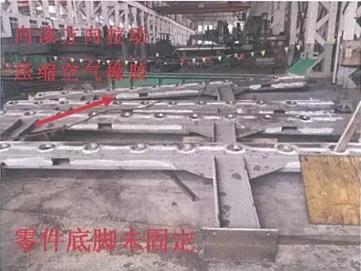 　　一、起因
　　2018年7月30日下午2點(diǎn)左右，某風(fēng)電制造企業(yè)采用新工藝對滾盤箱箱體進(jìn)行打磨，零件未固定，作業(yè)空間狹小，該零部件并排7個(gè)，在打磨第4個(gè)時(shí)，打磨工具的壓縮空氣橡膠管長度不夠，該作業(yè)人員就用手進(jìn)行拉動，導(dǎo)致第一個(gè)零件倒落，后續(xù)的都像多米諾骨牌一樣全部倒掉，將作業(yè)人員壓傷，送醫(yī)后，經(jīng)搶救無效死亡。


　　二、評估
　　公司產(chǎn)品線、機(jī)型不斷擴(kuò)充，在產(chǎn)品生產(chǎn)、安裝和運(yùn)維過程中，會根據(jù)產(chǎn)品的設(shè)計(jì)、生產(chǎn)、安裝和運(yùn)維的需要，采用“四新”技術(shù)