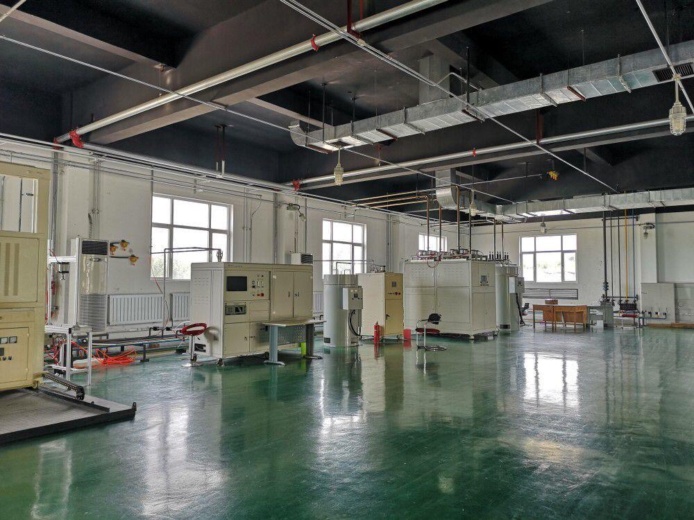 
	中國儲(chǔ)能網(wǎng)訊：近日，全國首套以煤為原料的固體氧化物燃料電池(SOFC)項(xiàng)目在晉煤集團(tuán)天溪煤制油分公司燃料電池實(shí)驗(yàn)室打通全流程，實(shí)現(xiàn)了從煤經(jīng)氣化再通過SOFC發(fā)電示范。


	


	據(jù)悉，“碳燃料電池關(guān)鍵技術(shù)與裝備開發(fā)”是晉煤集團(tuán)承擔(dān)的山西省重點(diǎn)科技攻關(guān)項(xiàng)目，晉煤集團(tuán)煤化工研究院聯(lián)合清華大學(xué)、中國礦業(yè)大學(xué)（北京）、蘇州華清共同開發(fā)