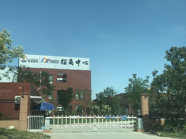　　前言：以房地產(chǎn)為主業(yè)的西藏城投就遇到如是狀況。6年前，西藏城投和涇河新城簽訂協(xié)議，擬在涇河新城投資大型高純度鋰項目，該項目包含前期初加工在內(nèi)，總投資將超過15億元，并最終形成年產(chǎn)達4萬噸高純度鋰（以碳酸鋰計）