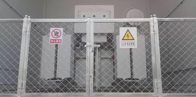 原標題：項目｜內蒙180萬噸甲醇制烯烴項目建設最新進展            8月4日下午，內蒙久泰能源(準格爾)有限公司180萬噸/甲醇制乙烯項目鍋爐35kv變電所2臺35kv油浸式變壓器受電成功。  此次受電成功，為鍋爐生產創(chuàng)造了條件，同時也為實現項目MTO裝置35KV配電室和C4的35KV配電室受電奠定了基礎