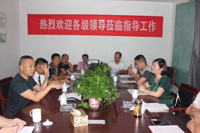 原標(biāo)題：河南葉縣嘉申新能源籌備啟動(dòng)煤炭高效清潔項(xiàng)目             8月8號(hào)，葉縣嘉申新能源技術(shù)有限公司項(xiàng)目建設(shè)籌備組在河南葉縣葉邑鎮(zhèn)夏莊村成立，葉縣招商局、縣環(huán)保局、縣國(guó)土資源局、葉邑鎮(zhèn)政府領(lǐng)導(dǎo)應(yīng)邀出席會(huì)議，會(huì)上葉縣嘉申能源技術(shù)有限公司董事長(zhǎng)兼總經(jīng)理孟祥平就項(xiàng)目建設(shè)籌備情況及項(xiàng)目發(fā)展前景，包括項(xiàng)目建成后可預(yù)期的經(jīng)濟(jì)效益、社會(huì)效益、環(huán)保生態(tài)效益、解決地方就業(yè)、稅收、產(chǎn)業(yè)帶動(dòng)等方面向各位領(lǐng)導(dǎo)作了匯報(bào)。孟祥平強(qiáng)調(diào)，根據(jù)我國(guó)國(guó)情及資源稟賦，煤炭在相當(dāng)長(zhǎng)時(shí)間是我國(guó)能源結(jié)構(gòu)主體，煤炭高效清潔利用是國(guó)家產(chǎn)業(yè)發(fā)