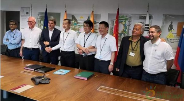 
                    

近日，由中國廣核集團下屬中廣核工程有限公司牽頭的國際熱核聚變實驗反應(yīng)堆（ITER）核級壓力容器蒸汽冷凝罐（VST）設(shè)計供貨項目在法國普羅旺斯地區(qū)卡德拉奇ITER現(xiàn)場完成最終產(chǎn)權(quán)交接。這標(biāo)志著我國企業(yè)首次中標(biāo)的國際熱核聚變實驗反應(yīng)堆核級壓力容器設(shè)計供貨項目正式收官
