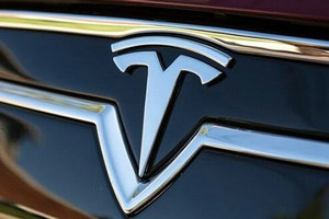 
	
                    
	【电缆网讯】北京时间8月15日早间消息，在特斯拉CEO埃隆·马斯克（Elon Musk）本月早些时候宣布私有化计划之前，特斯拉的两大股东第二季度减持了该公司的股票。

	

	周二提交给美国证券交易委员会（SEC）的文件显示，T．Rowe Price Group曾经是仅次于马斯克的特斯拉第二大股东，他们在截至6月30日的3个月内将其持有的特斯拉股票减少近四分之一，目前持股约1190万股