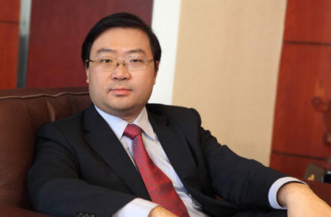 　　彭小峰的光伏事業(yè)的再次折戟，在筆者看來，既有氣運(yùn)使然，或也有自身原因?！　∪胄惺噍d，筆者與彭小峰接觸甚少，幾乎從未當(dāng)面交流過關(guān)于光伏的話題，所以不太了解他內(nèi)心對(duì)這個(gè)行業(yè)究竟有著怎樣的認(rèn)識(shí)